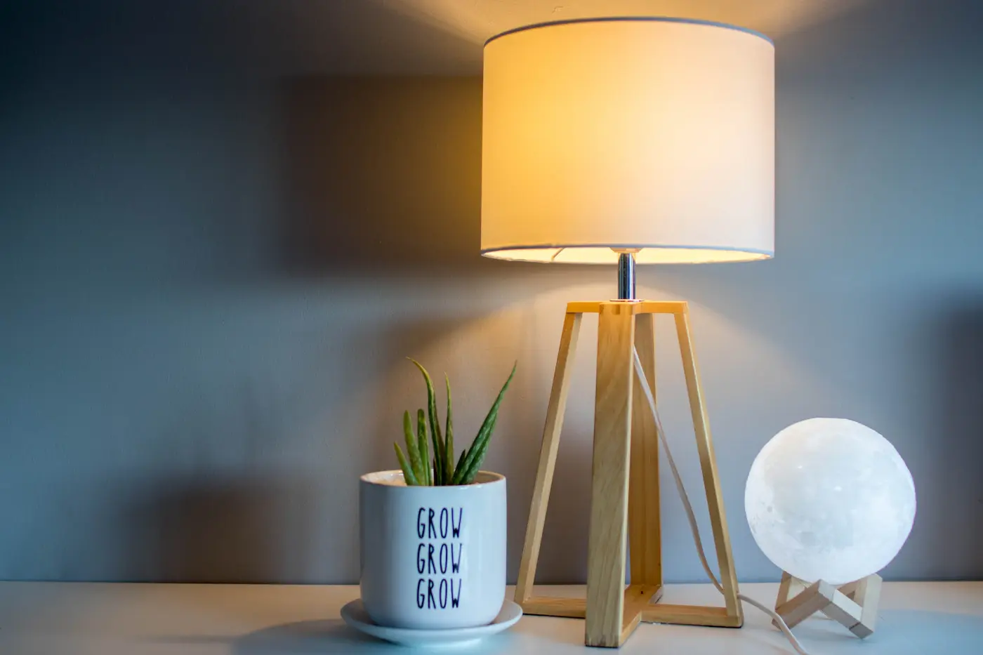 Table lamp